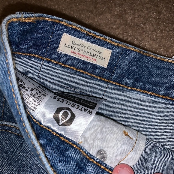Levi’s 501 High Waisted Shorts - Picture 2 of 5